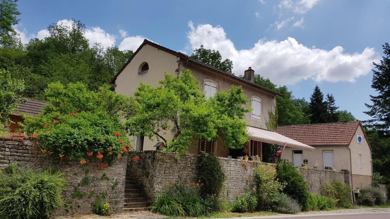 La Providence, Chambres D'Hotes Saint-Sernin-du-Plain Exterior photo